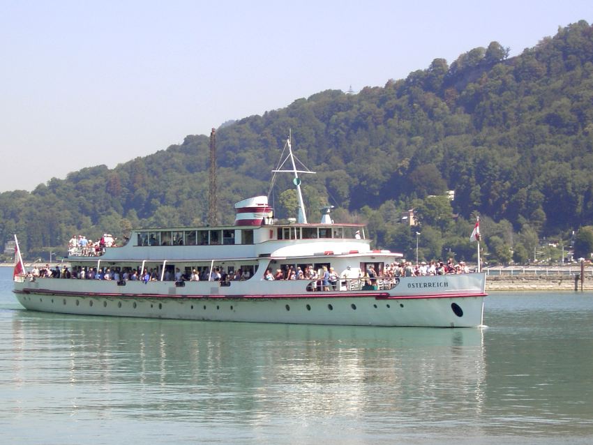 MS ï¿½sterreich lï¿½uft im Sommer 2002 in den Heimathafen Bregenz ein.