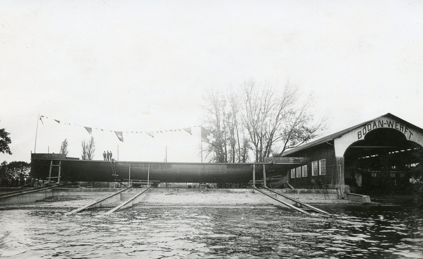 Die Schiffsschale von MS Thurgau kurz vor dem Stapellauf in der Werft in Kressbronn im Herbst 1931  (Archiv A. Heer)
