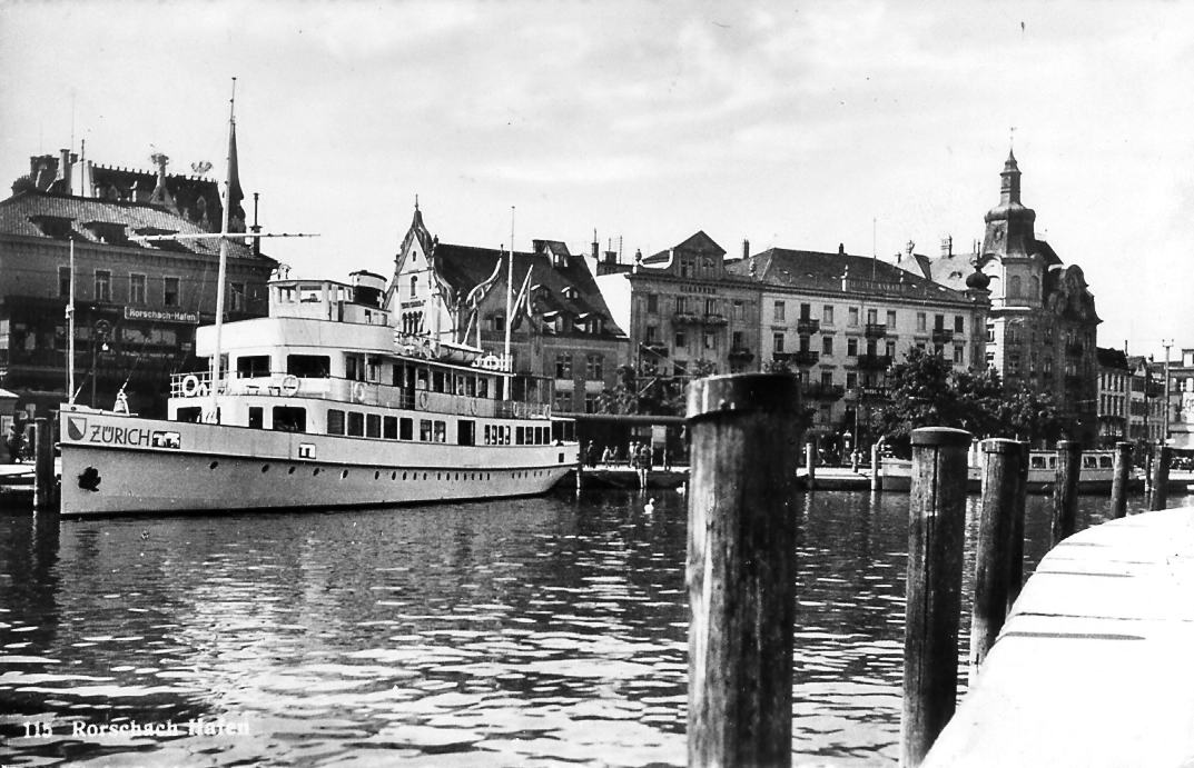 MS Zürich um 1940 im Rorschacher Hafen - rechts MS Rheinlust  Bild: Archiv A. Heer